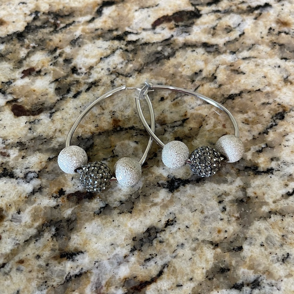 Pair of earrings, NEW